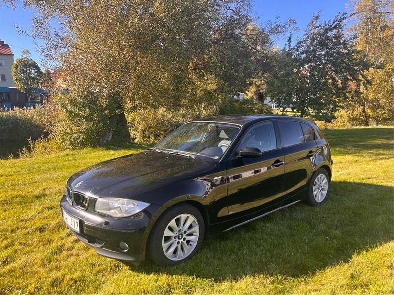 Svart Begagnad 2007 BMW 116 Advantage Halvkombi | 55 000 kr (Marknadspris) - Bild 1/4
