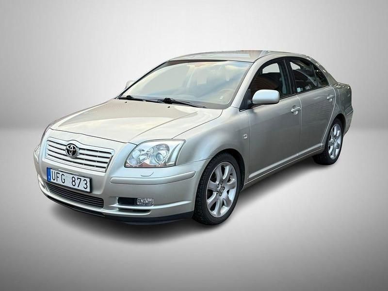Silver Begagnad 2003 Toyota Avensis Sedan | 39 900 kr (Marknadspris) - Bild 1/4