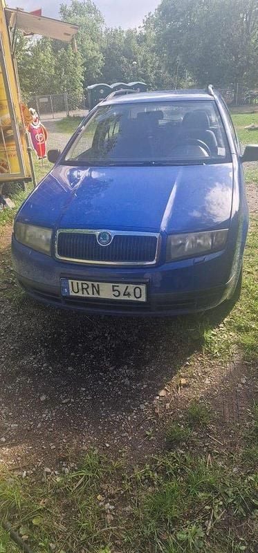 Blå Begagnad 2004 Skoda Fabia Kombi | 23 000 kr (Marknadspris) - Bild 1/4