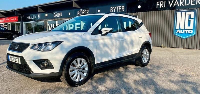 Vit Begagnad 2021 Seat Arona Style SUV | 159 900 kr (Marknadspris) - Bild 1/4
