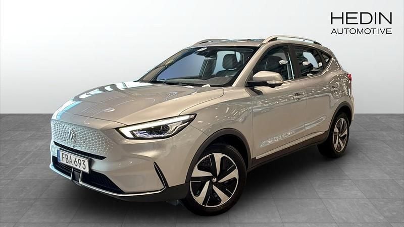 Grå (silver) Begagnad 2022 MG ZS Sedan | 249 900 kr (Bra pris) - Bild 1/4