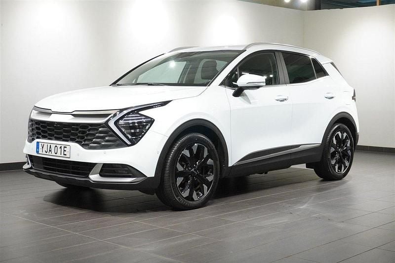 Vit Begagnad 2022 Kia Sportage Advance SUV | 349 800 kr (Bra pris) - Bild 1/4