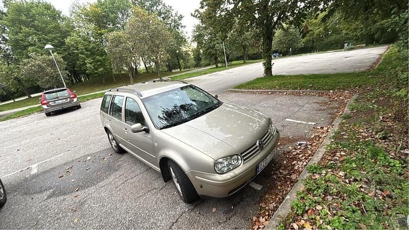 Brun Begagnad 2004 VW Golf IV Highline Kombi | 19 500 kr (Marknadspris) - Bild 1/4