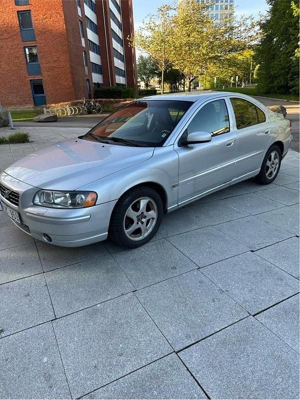 Grå Begagnad 2005 Volvo S60 Business Edition Sedan | 18 000 kr (Bra pris) - Bild 1/3