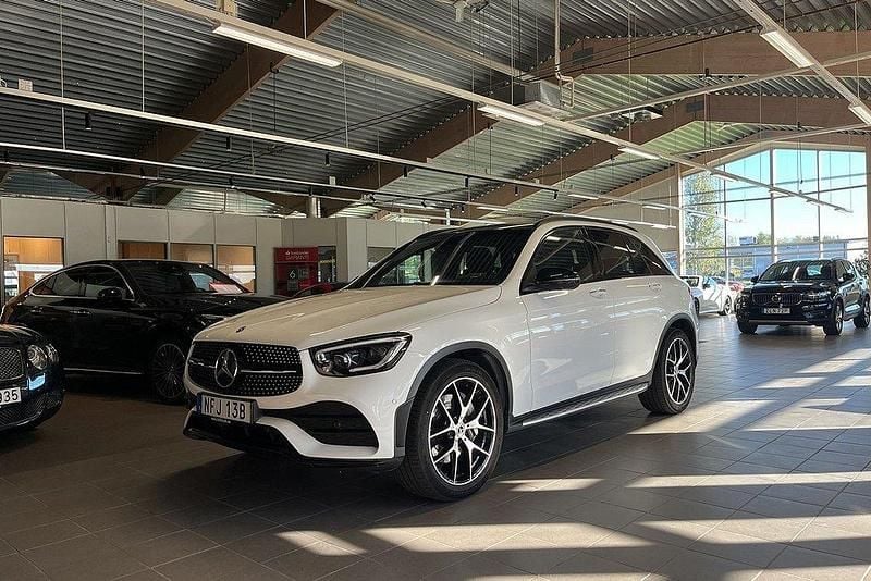 Vit Begagnad 2019 Mercedes GLC300 AMG line SUV | 439 900 kr (Marknadspris) - Bild 1/4