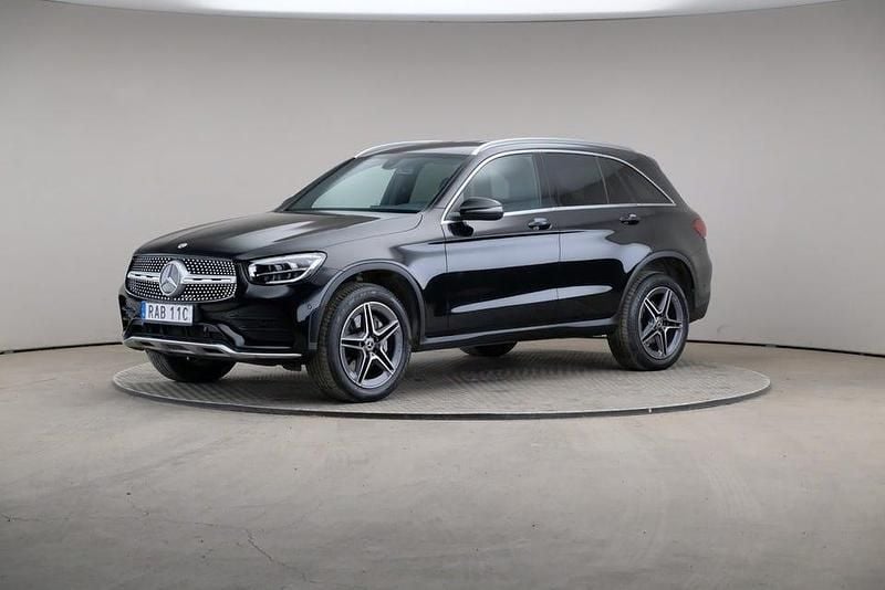 Begagnad Mercedes GLC300 AMG line 320 HK (235 kW) 2022 Obsidiansvart (metallic)