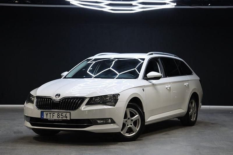 Begagnad Skoda Superb Ambition 150 HK (110 kW) 2018 Vit Kombi