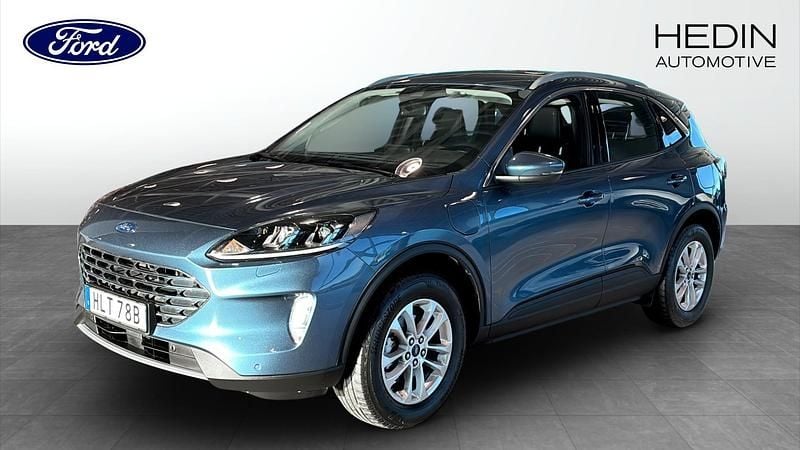 Blå (blue) Begagnad 2022 Ford Kuga Titanium SUV | 254 900 kr (Marknadspris) - Bild 1/4