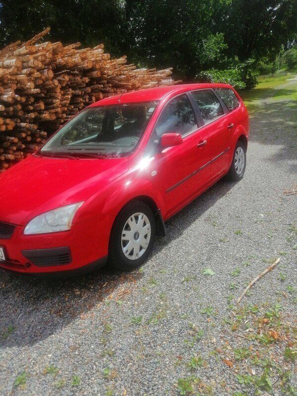 Röd Begagnad 2006 Ford Focus Kombi | 25 000 kr (Superpris) - Bild 1/4