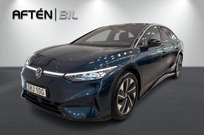 Blå Begagnad 2024 VW ID.7 Pro Sedan | 549 900 kr (Marknadspris) - Bild 1/3
