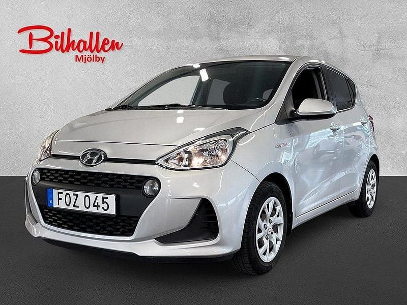 Silver Begagnad 2017 Hyundai i10 Halvkombi | 79 000 kr (Marknadspris) - Bild 1/4
