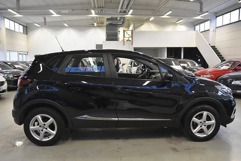 Begagnad Renault Captur 90 HK (66 kW) 2017 Svart SUV