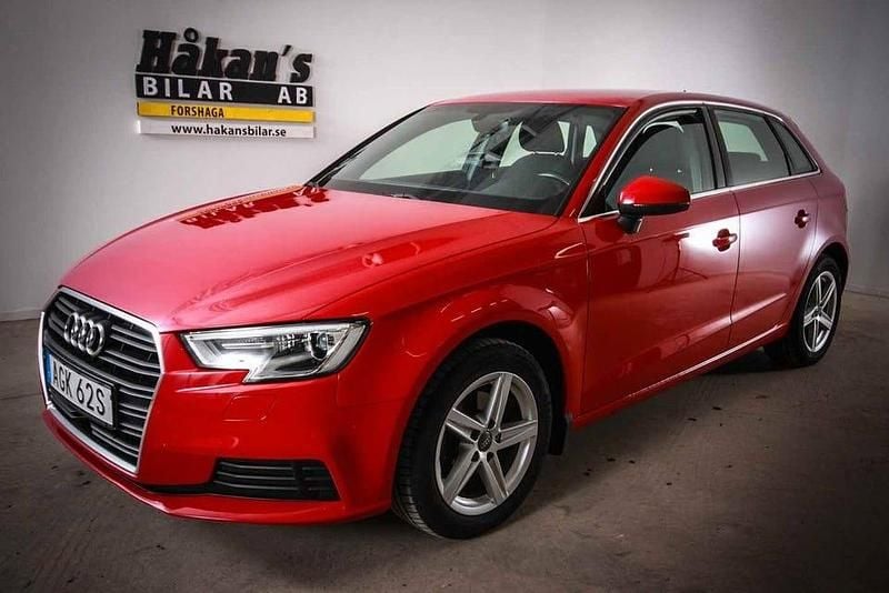 Röd Begagnad 2019 Audi A3 Sportback Proline Halvkombi | 189 500 kr (Lite dyr) - Bild 1/4