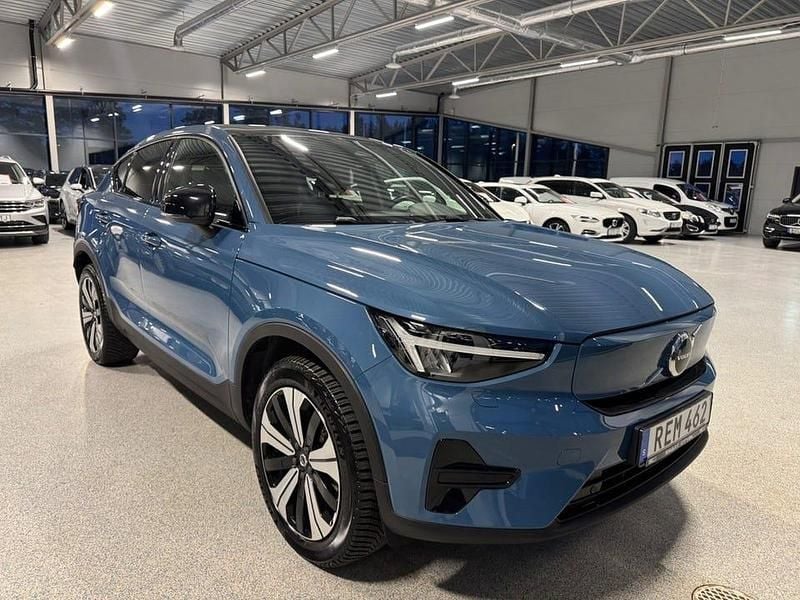 Blå Begagnad 2023 Volvo C40 Single Motor SUV | 313 900 kr (Bra pris) - Bild 1/4