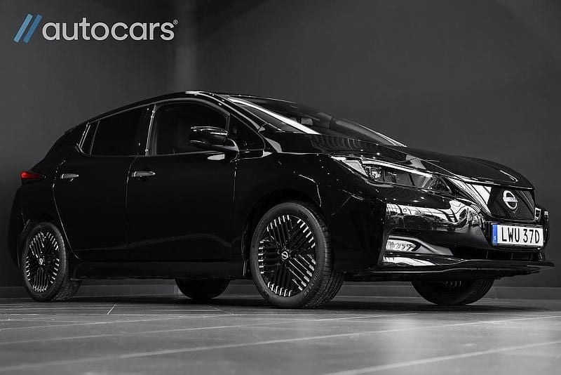 Begagnad Nissan Leaf 360º 110 kW (150 HK) 2022 Svart Halvkombi