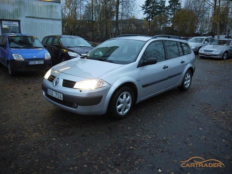 Ljusgrå (grå) Begagnad 2006 Renault Mégane GrandTour Kombi | 15 000 kr (Marknadspris) - Bild 1/4