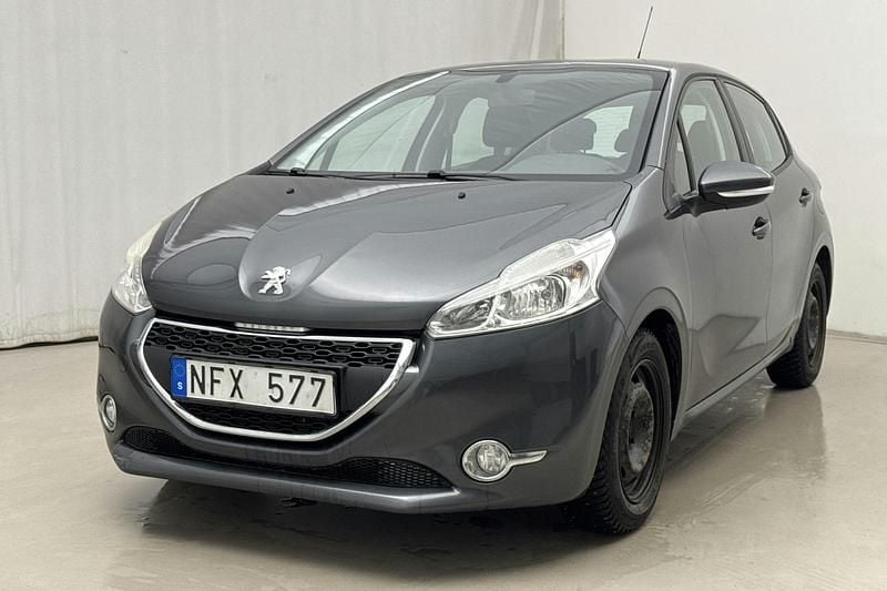 Mörkgrå Begagnad 2012 Peugeot 208 Active Halvkombi | 38 000 kr (Superpris) - Bild 1/4