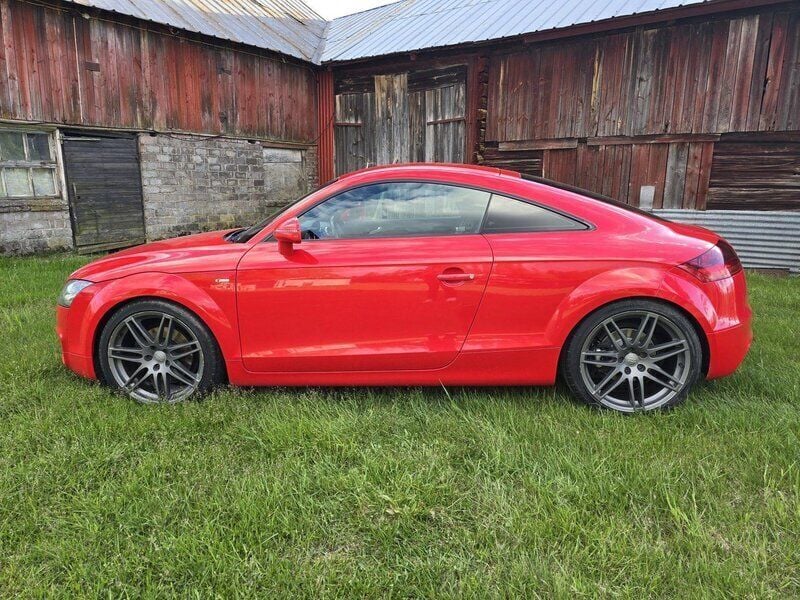Röd Begagnad 2010 Audi TT Sportkupé | 129 000 kr (Bra pris) - Bild 1/4