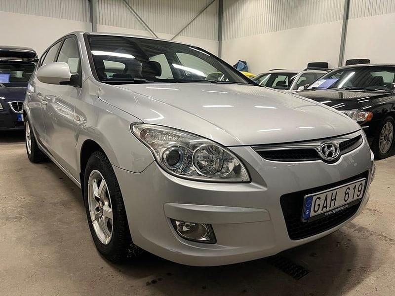 Begagnad Hyundai i30 122 HK (89 kW) 2008 Silver metallic