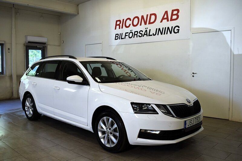 Vit Begagnad 2018 Skoda Octavia Ambition Kombi | 99 900 kr - Bild 1/4