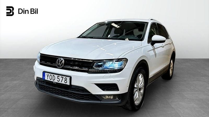 Vit Begagnad 2018 VW Tiguan Executive SUV | 214 900 kr (Marknadspris) - Bild 1/4