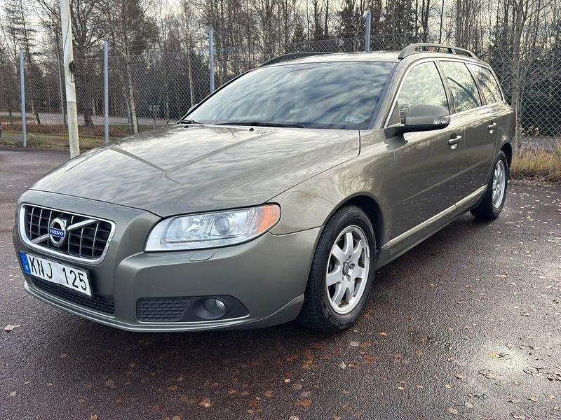 Grön Begagnad 2010 Volvo V70 Momentum Kombi | 59 900 kr (Marknadspris) - Bild 1/4