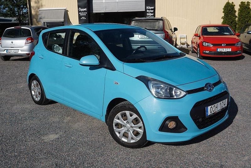 Ljusblå Begagnad 2014 Hyundai i10 Comfort Halvkombi | 79 900 kr (Marknadspris) - Bild 1/4