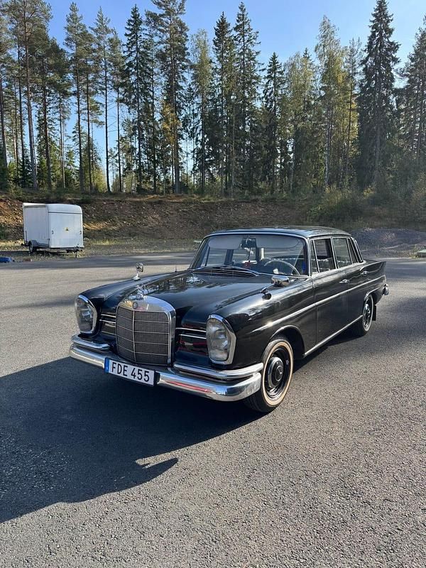 Begagnad Mercedes 220 111 HK (81 kW) 1965