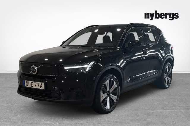Svart Begagnad 2023 Volvo XC40 Core SUV | 319 000 kr (Marknadspris) - Bild 1/4