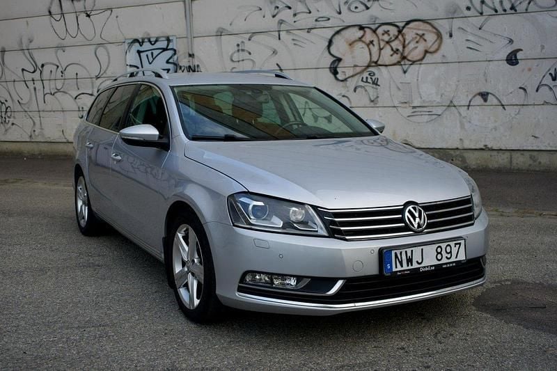 Silver Begagnad 2014 VW Passat Kombi | 119 000 kr (Marknadspris) - Bild 1/4
