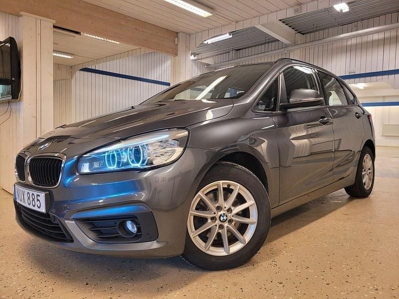 Grå Begagnad 2015 BMW 218 Advantage Kombi | 124 500 kr (Superpris) - Bild 1/4