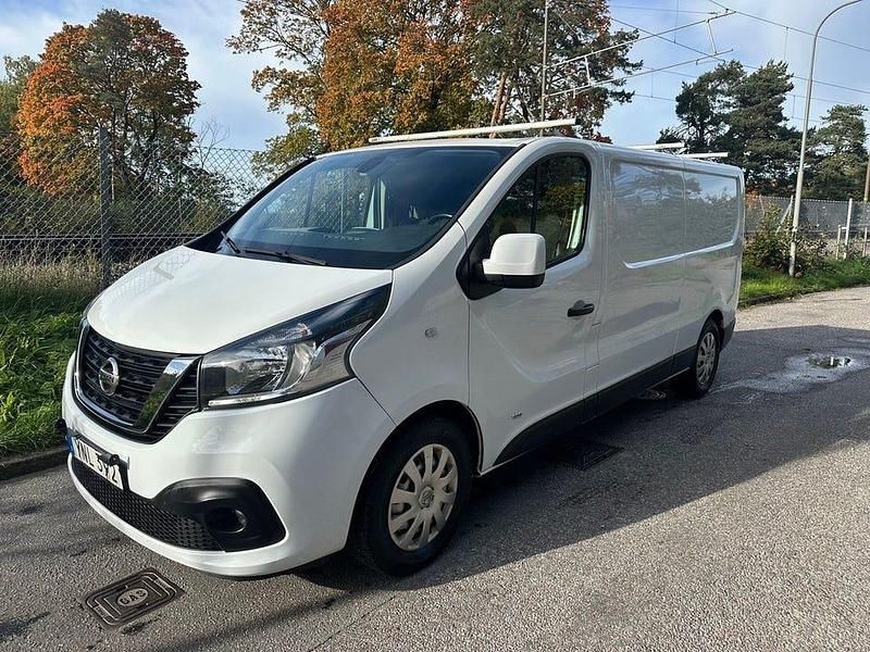 Vit Begagnad 2018 Nissan NV300 Van | 179 000 kr (Lite dyr) - Bild 1/4