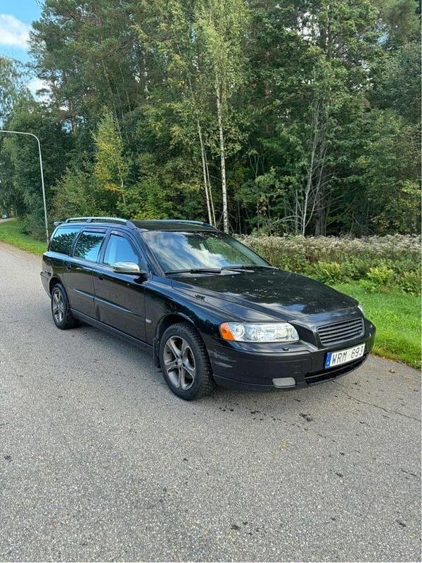 Svart Begagnad 2005 Volvo V70 Momentum Kombi | 16 000 kr (Bra pris) - Bild 1/4
