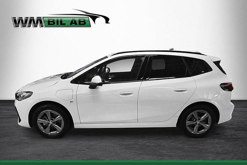 Vit Begagnad 2024 BMW 225 Active Tourer M Sport Minibuss | 399 000 kr (Dyr) - Bild 1/4