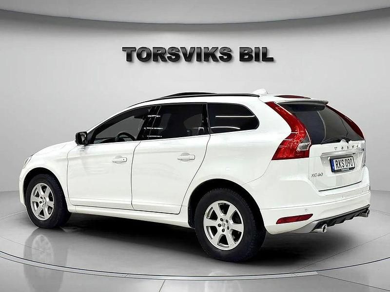 Begagnad Volvo XC60 R-Design 190 HK (139 kW) 2017 Vit SUV