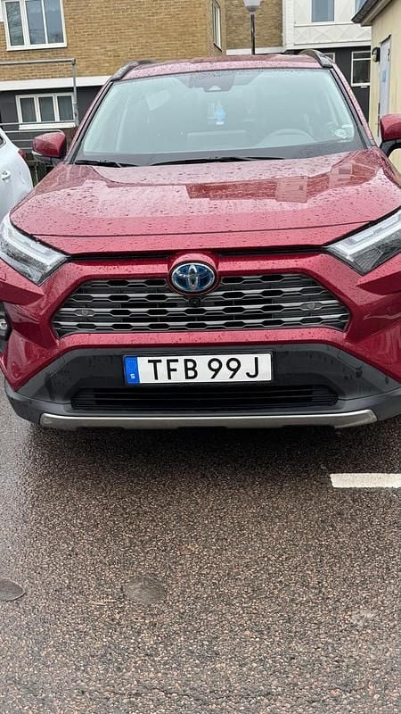 Begagnad Toyota RAV4 Hybrid 222 HK (163 kW) 2024 SUV