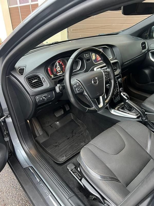 Begagnad Volvo V40 CC 150 HK (110 kW) 2018 Grå Kombi