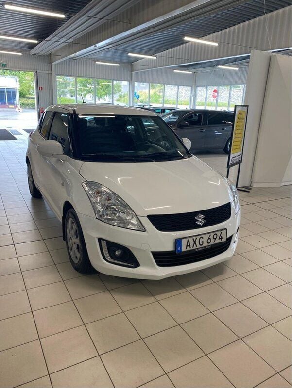 Vit Begagnad 2016 Suzuki Swift Halvkombi | 65 000 kr (Marknadspris) - Bild 1/4