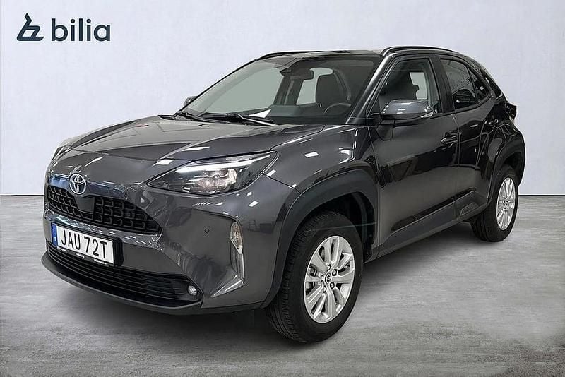 Mörkgrå Begagnad 2024 Toyota Yaris Cross Active SUV | 274 900 kr (Marknadspris) - Bild 1/3
