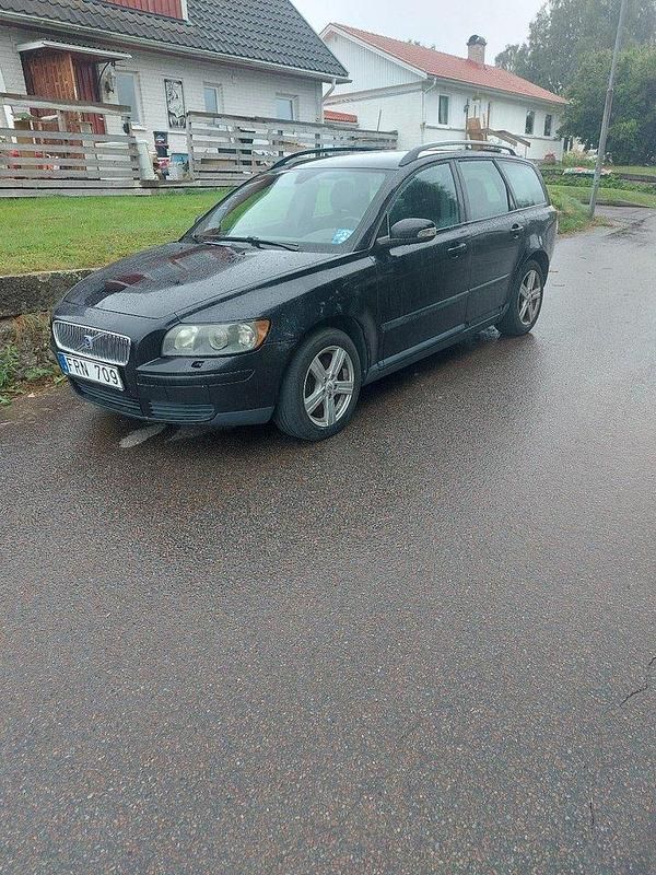 Svart Begagnad 2007 Volvo V50 Kinetic Kombi | 13 000 kr (Bra pris) - Bild 1/4