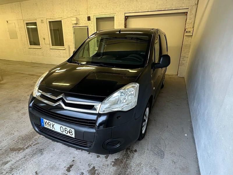 Svart Begagnad 2010 Citroën Berlingo Van | 39 900 kr (Marknadspris) - Bild 1/4
