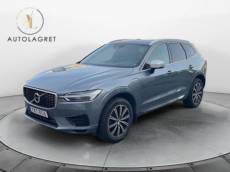 Grå Begagnad 2017 Volvo XC60 R-Design SUV | 289 700 kr (Superpris) - Bild 1/4