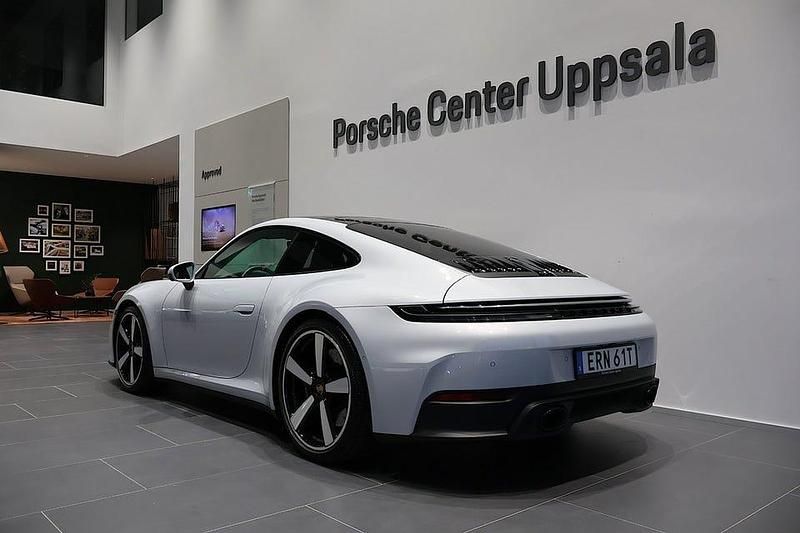 Begagnad Porsche 911 Carrera S 480 HK (353 kW) 2025 Ljusgrå Sportkupé