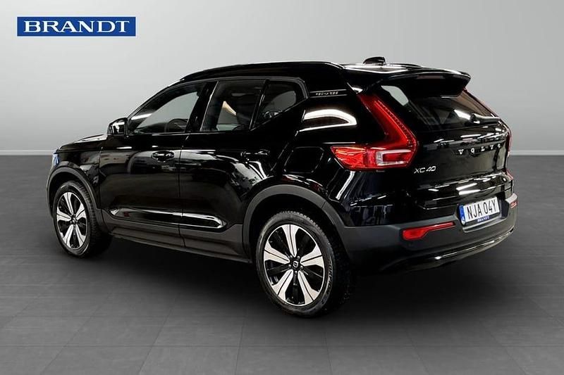 Begagnad Volvo XC40 Plus 175 kW (238 HK) 2023 Svart SUV