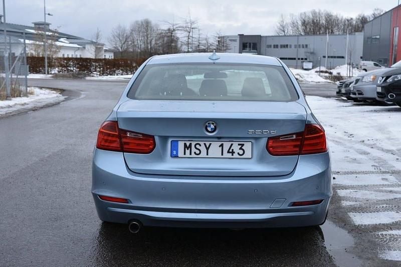 Begagnad BMW 320 184 HK (135 kW) 2012 Blå Sedan