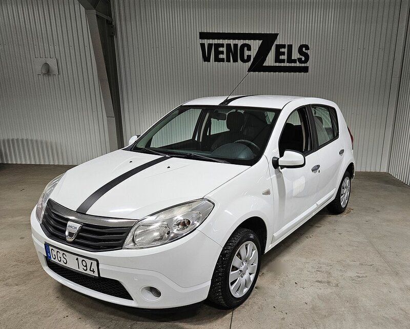 Vit Begagnad 2010 Dacia Sandero Ambiance Halvkombi | 27 000 kr - Bild 1/4