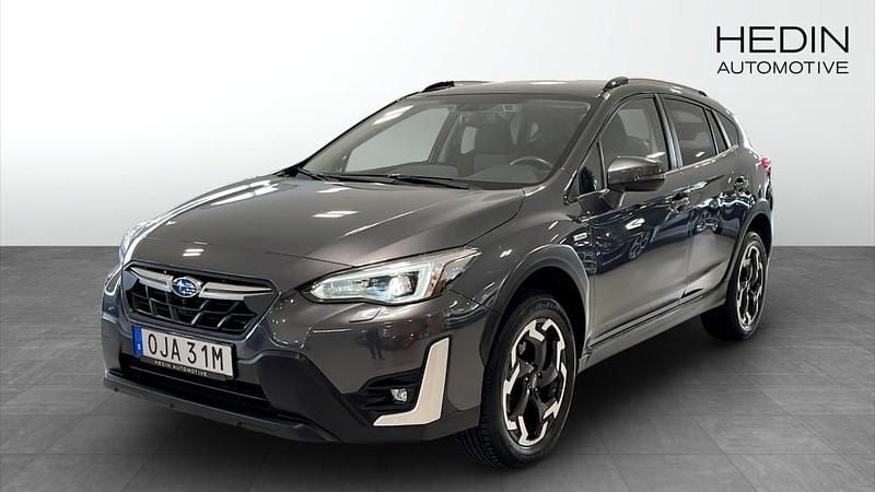 Grå (grey) Begagnad 2023 Subaru XV SUV | 319 900 kr (Marknadspris) - Bild 1/4