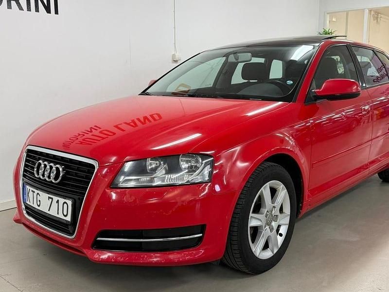 Begagnad Audi A3 Sportback Attraction 105 HK (77 kW) 2010 Röd Halvkombi