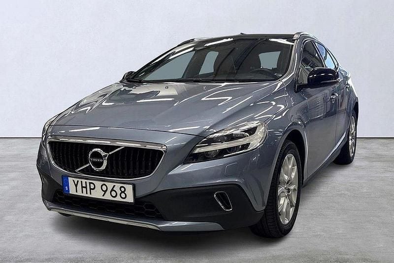 Ljusblå Begagnad 2016 Volvo V40 CC Summum Kombi | 195 000 kr (Marknadspris) - Bild 1/4