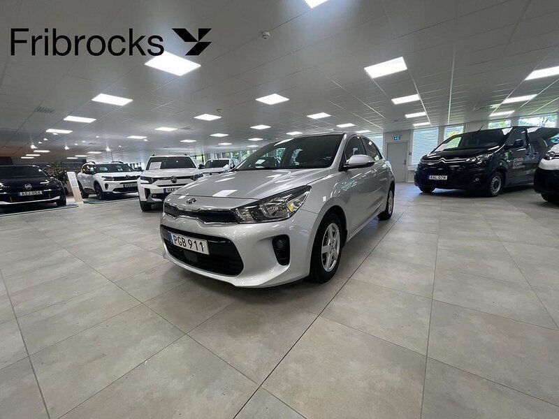 Grå Begagnad 2017 Kia Rio Launch Edition Halvkombi | 104 900 kr (Marknadspris) - Bild 1/4